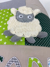 Laden Sie das Bild in den Galerie-Viewer, Babydecke/Krabbeldecke *Patchwork Schäfchen/Schaf* KRD3012