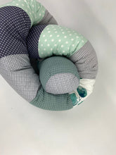 Laden Sie das Bild in den Galerie-Viewer, Bettschlage/Lagerungshilfe/ in altmint, grau Tönen *Patchwork* BS0007