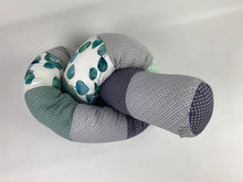 Laden Sie das Bild in den Galerie-Viewer, Bettschlage/Lagerungshilfe/ in altmint, grau Tönen *Patchwork* BS0007