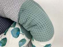 Laden Sie das Bild in den Galerie-Viewer, Bettschlage/Lagerungshilfe/ in altmint, grau Tönen *Patchwork* BS0007