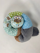 Laden Sie das Bild in den Galerie-Viewer, Bettschlage/Lagerungshilfe/ in altmint, grau Tönen *Patchwork* BS0006